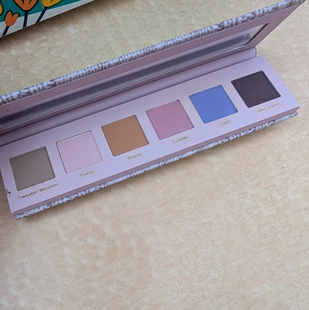 Dominique Cosmetics Knit Design Eye Palette